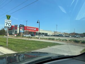 Oakville shopping and neighbourhood amenities