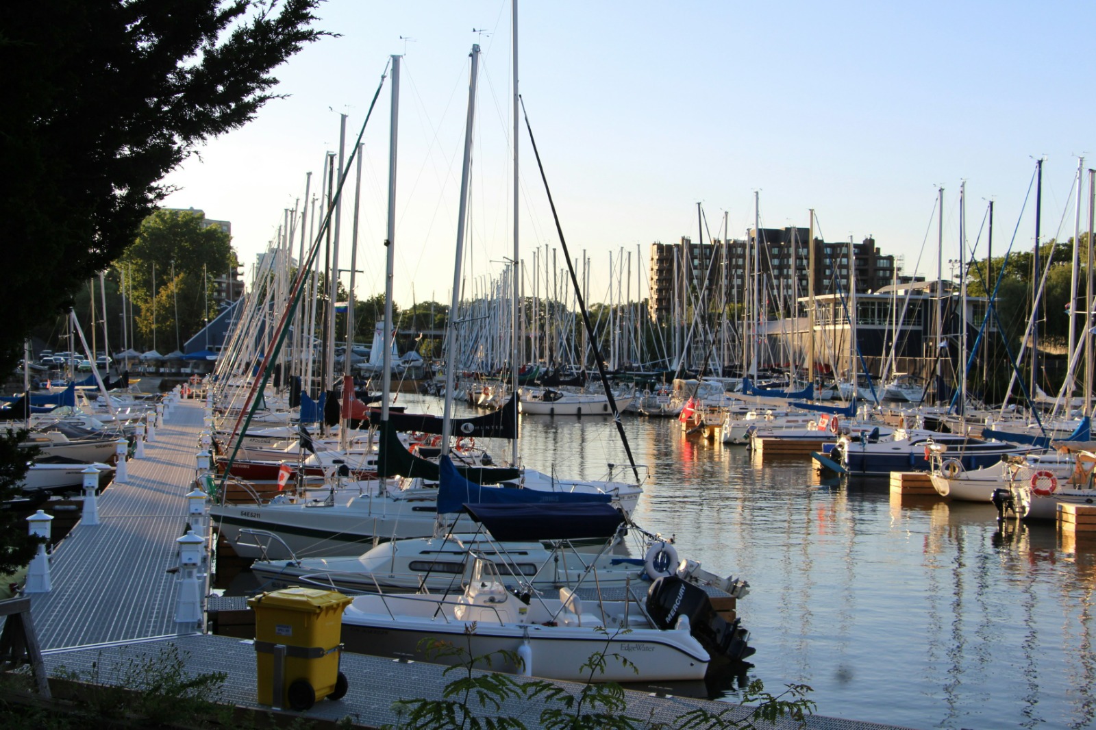 https://joemaharana.com/neighbourhoods/oakville-harbour-marina/
